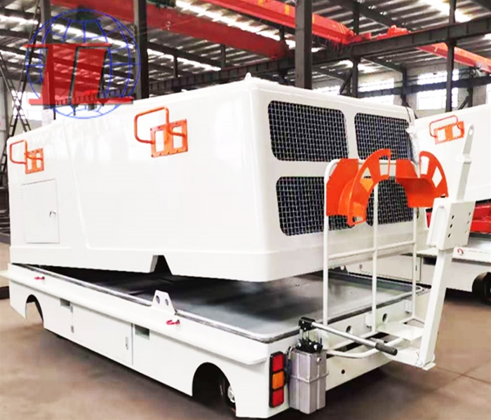 機(jī)場(chǎng)用自行多功能車(chē)